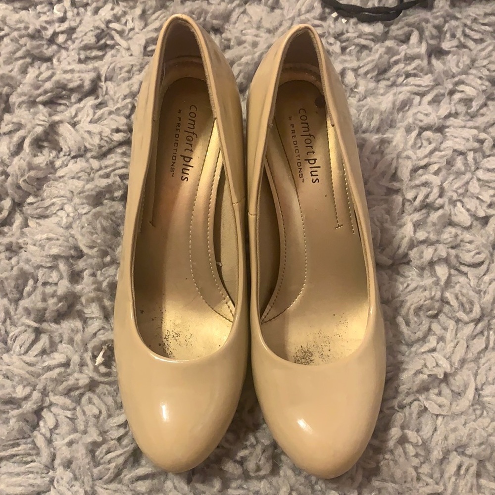 Tan glossy heels